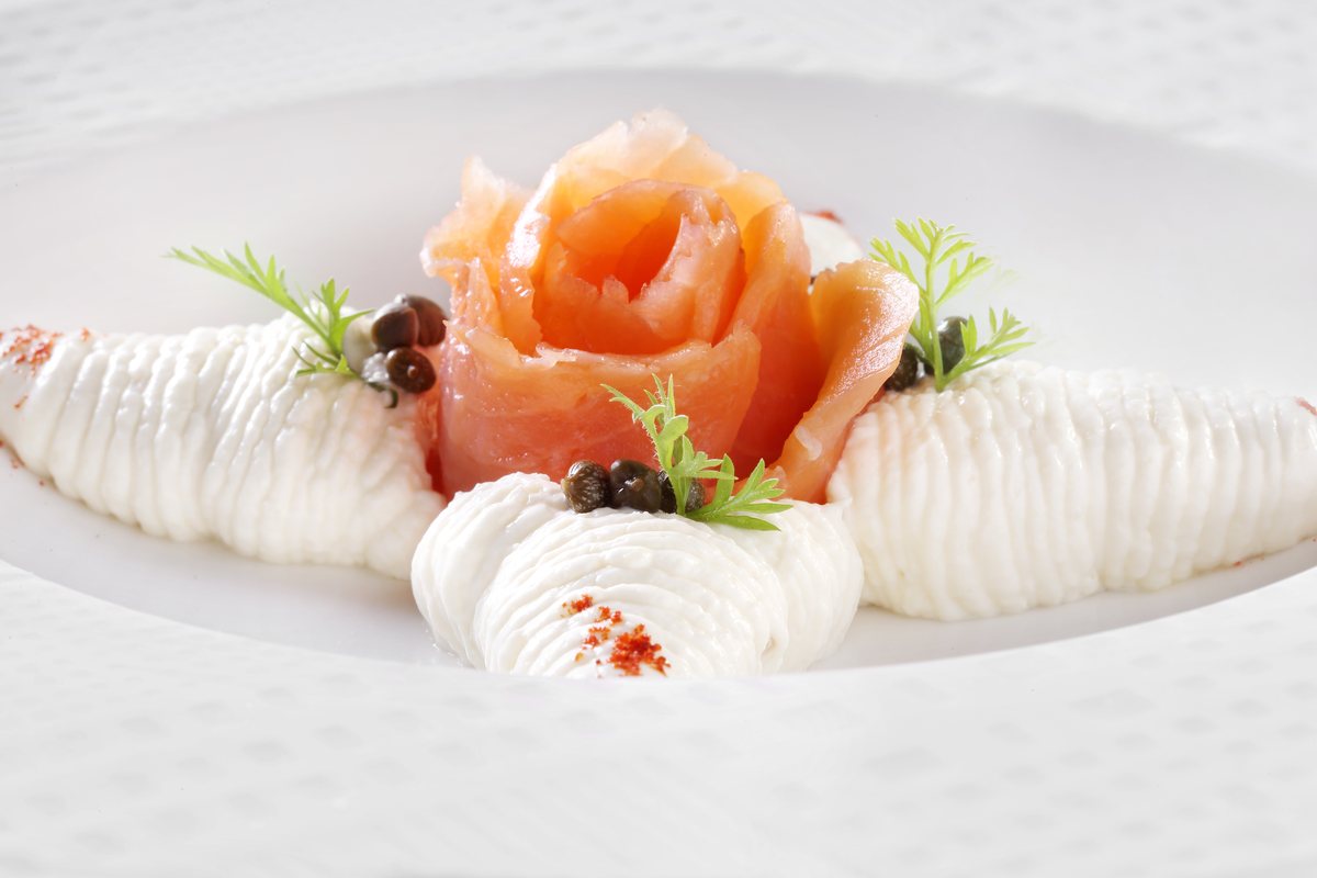Smoked salmon rose with labneh and capers
